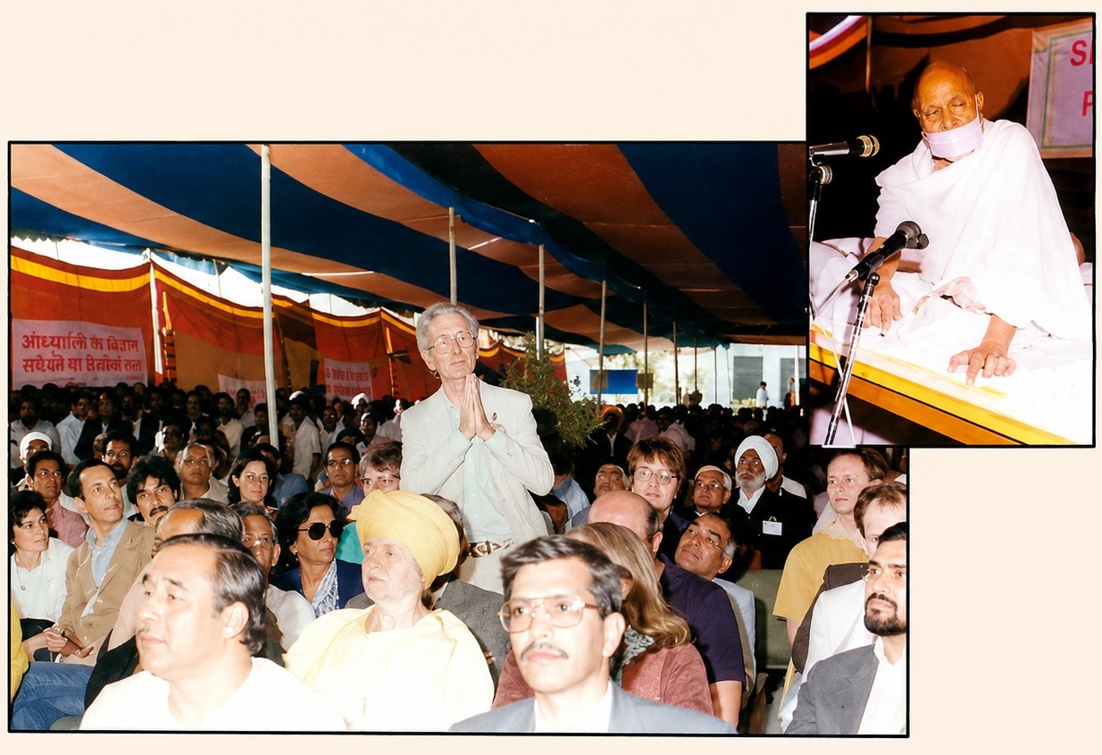 Acharya Shri Tulsi addressing the First International Conference, Ladnun 1988
